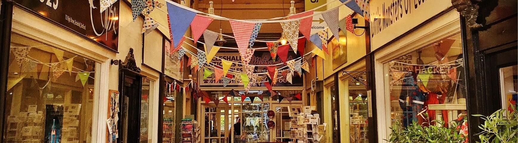 A wonderful afternoon browsing the shops here. At the end of this arcade is a very sweet little second hand shop with a friendly welcome. I felt like I had discovered a little secret down here and then there are plenty of coffee pit stops ☕️🍰