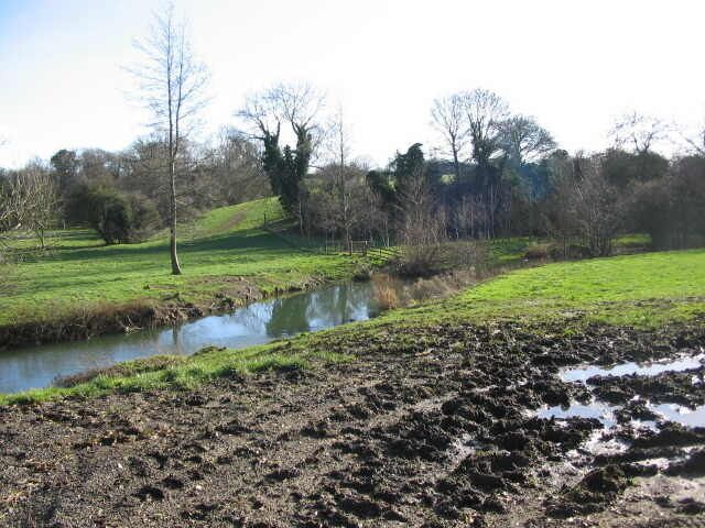 River Avon, Sherston branch A view looking to the south from the B4040 towards the Sherston branch of the River Avon.