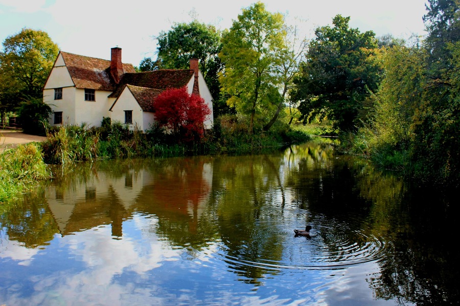 A serene English country scene. Willy Lott's cottage near Flatford Mill featured in several of Constable's paintings including the Haywain. It was renovated in the 1920s #NationalTrust #art