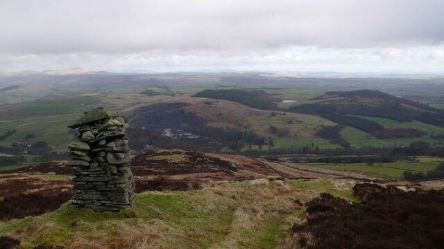 Hillside Cairn This unmapped cairn gives fine views of the surrounding countryside and the nearby Stepford quarry.