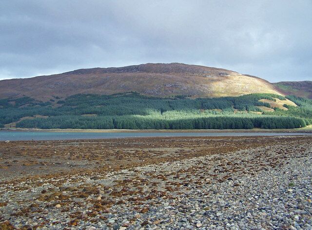 Caolas Scalpay Low tide, with the Isle of Scalpay beyond the water.