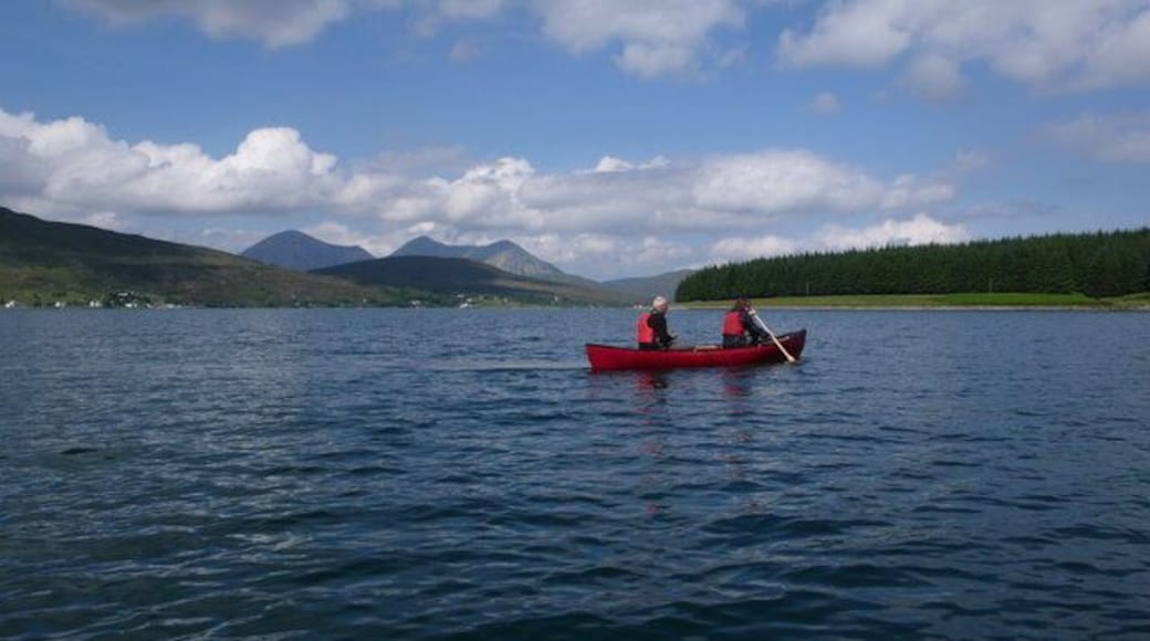 Crossing Caolas Scalpay A narrow crossing separates Skye from Scalpay. A canoe makes the short journey across this tidal reach very easy. At low tide the crossing is only about 100 metres and I have heard that it may even be possible to wade this stretch.