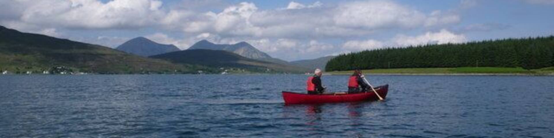 Crossing Caolas Scalpay A narrow crossing separates Skye from Scalpay. A canoe makes the short journey across this tidal reach very easy. At low tide the crossing is only about 100 metres and I have heard that it may even be possible to wade this stretch.