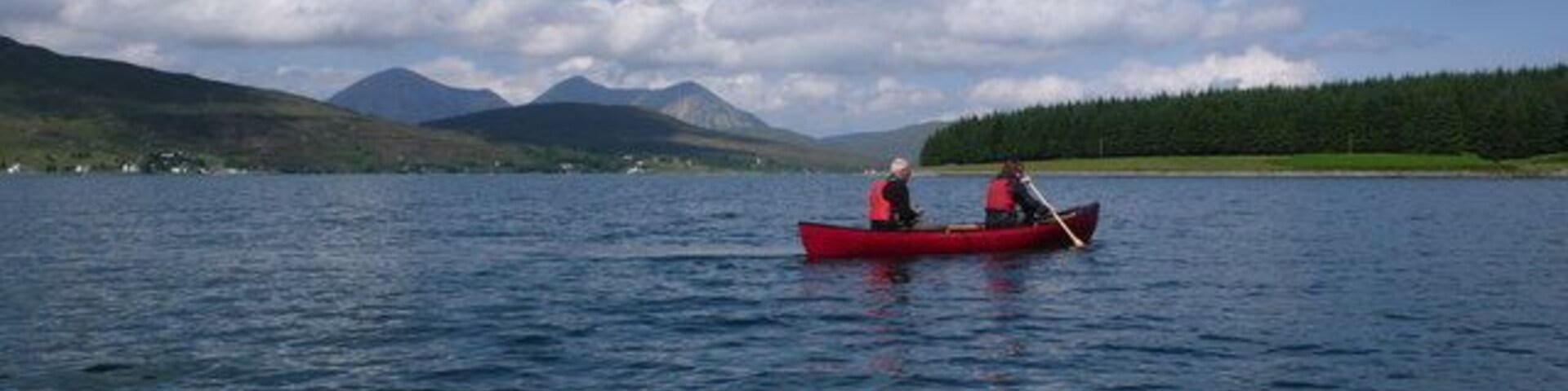 Crossing Caolas Scalpay A narrow crossing separates Skye from Scalpay. A canoe makes the short journey across this tidal reach very easy. At low tide the crossing is only about 100 metres and I have heard that it may even be possible to wade this stretch.