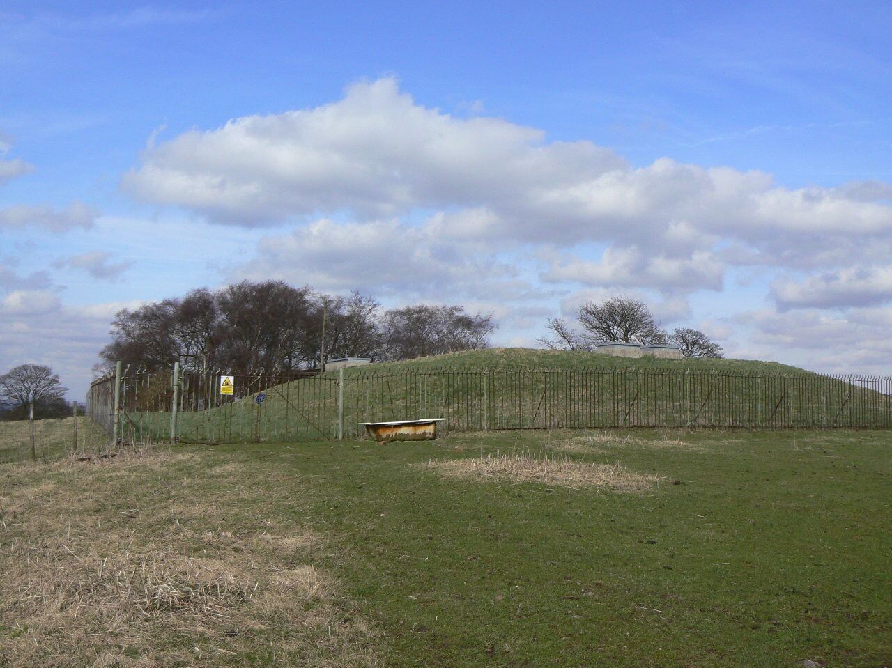 Hilltop Farm reservoir. A typical small hilltop reservoir for local supplies. It presumably superseded the adjacent tank 1778830 when demand increased.