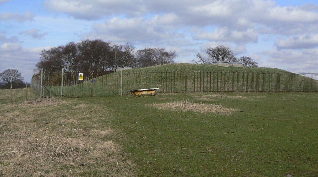 Hilltop Farm reservoir. A typical small hilltop reservoir for local supplies. It presumably superseded the adjacent tank 1778830 when demand increased.