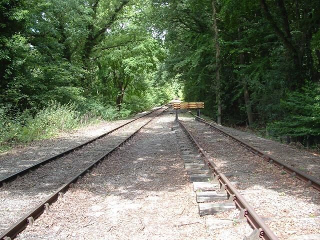 Railway sidings at Botley station View of the sidings that used make up the Bishops Waltham spur from the Fareham to Eastleigh railway line. The sidings are now used by the Botley stone/aggregate depot.