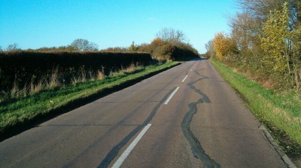 Straight Road This road heading north from Wharley End, Cranfield, marks the boundary to Cranfield airfield.