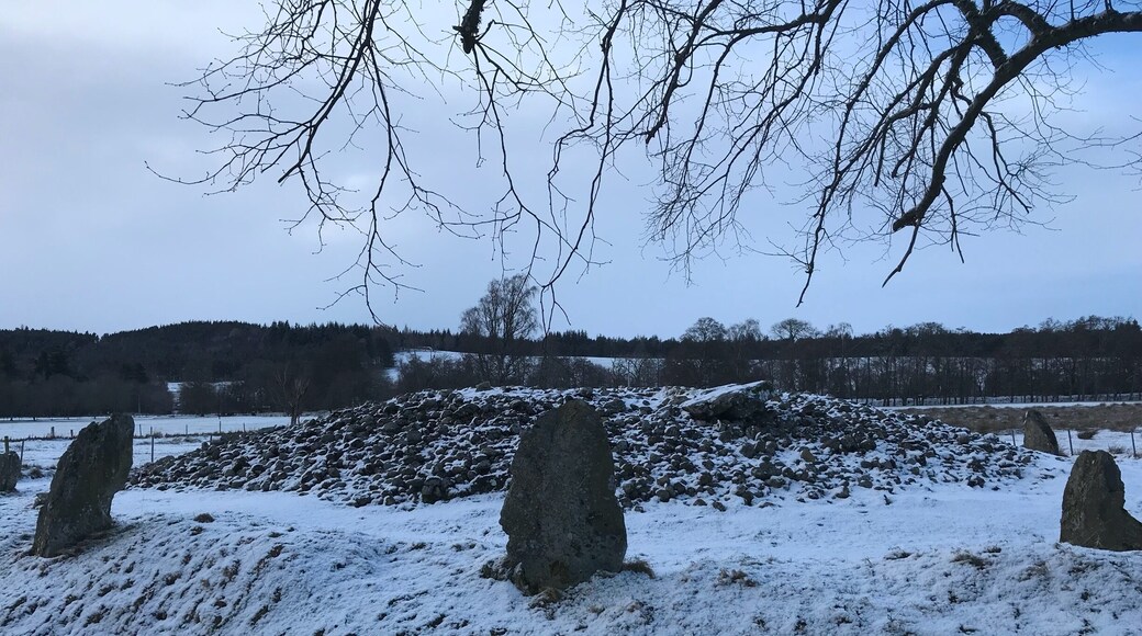 Neolithic burial site within a ring of stànding drones.