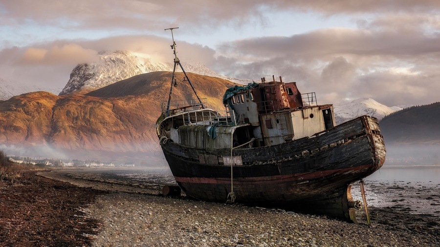 This is one of my favourite photo locations. The ship makes a wonderful subject in front of the imposing Ben nevis, the highest mountain in Great Britain.