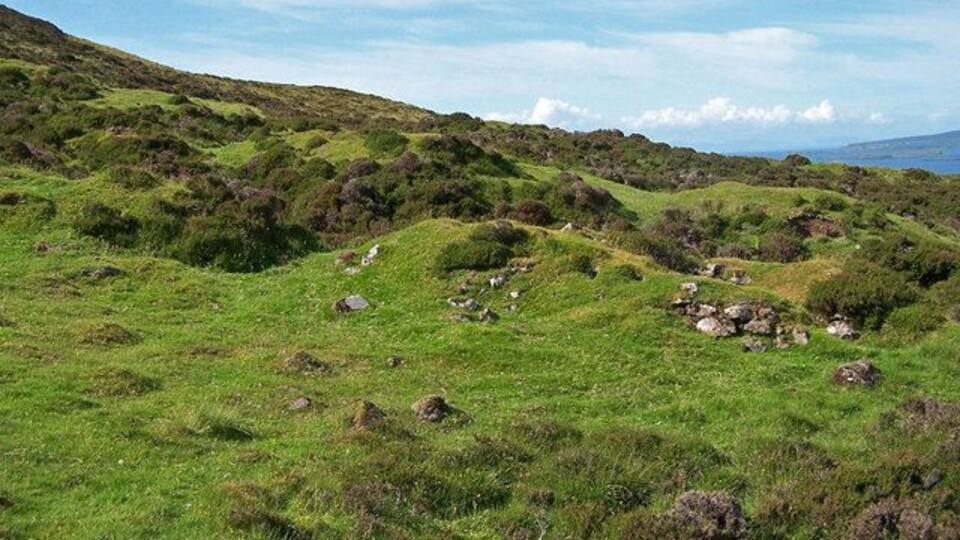 Shieling hut remains Grassy mounds and small sections of dry stone walling are all that remain of a large group of about sixteen shieling huts here on the eastern slope of Beinn na Crèiche. The remains are recorded on the Highland Environmental Record website - http://her.highland.gov.uk/SingleResult.aspx?uid=MHG4795 .