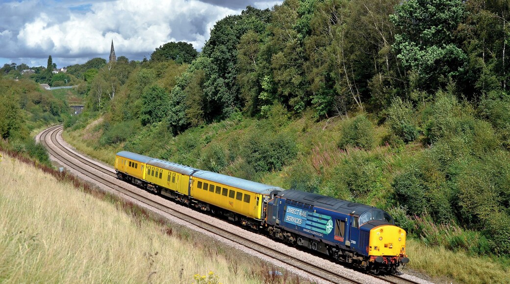 37601 "Class 37 - Fifty " passes Claycross working 3Q24 Immingham TMD - Derby RTC test train