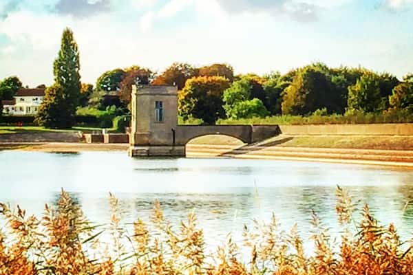 Taken from the playground, there's aw car park here & a fish & chip restaurant. Water was quite low on the lake when I took this