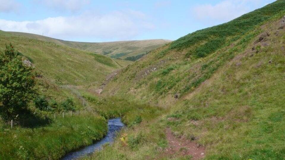 River North Esk Situated a little downstream of the confluence with the Fairliehope Burn.
