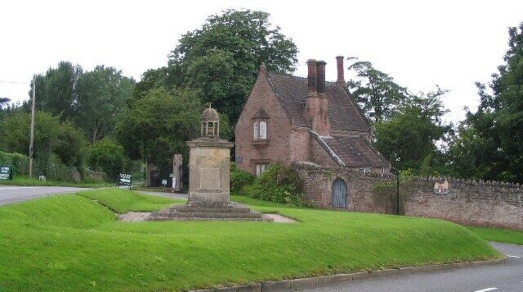 The English Lodge and war memorial, Alberbury. The war memorial stands on the T-junction of the lane into Alberbury and the B4393 (to the left). The English Lodge is the partner to the Welsh Lodge ( 462517 ) a little further up the B4393, which is closer to the Welsh-English border but not in Wales. Both lodges are associated with Loton Park estate.
