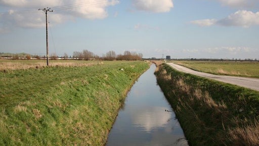Wedlands Drain Looking east from Middlemarsh Road Bridge towards Skegness