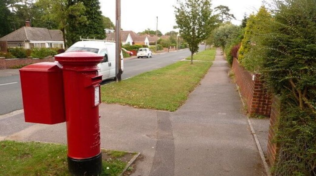 Broadstone: postbox № BH18 146, Clarendon Road This Elizabeth II-reign postbox stands at the western end of Clarendon Road, with Roman Road immediately behind us the latter is also the boundary of Poole borough and East Dorset district. The box is emptied finally at 5:30pm on weekdays and at 11:45am on Saturdays.