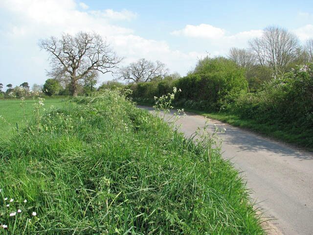 Rural lane connecting Hall Street with the B1354
