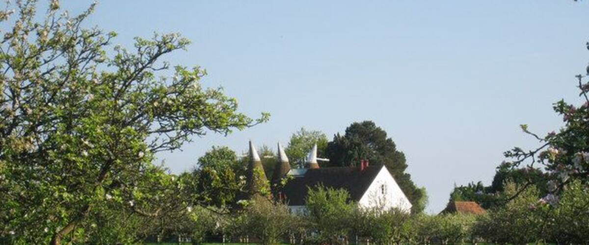 Matfield Oast, Chestnut Lane, Matfield, Kent Triple round kiln oast house. Converted c1996. Grade II listed http://www.imagesofengland.org.uk/details/default.aspx?id=433096