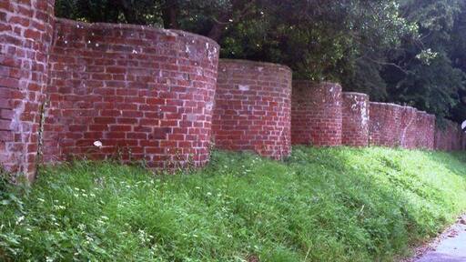 Crinkle crankle wall