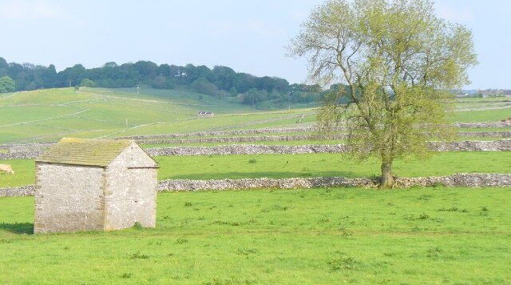 Stone Barn near Rake Mine Derbyshire Peak scenery of stone dry stone walls, stone barn and grassy fields underlain by limestone.
