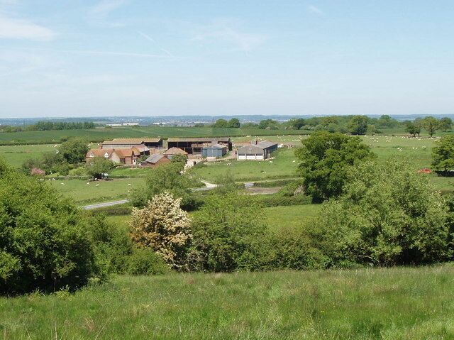 Oakcroft Farm, near Boarstall. View from the bridleway up Muswell Hill. The farm is just in Buckinghamshire.