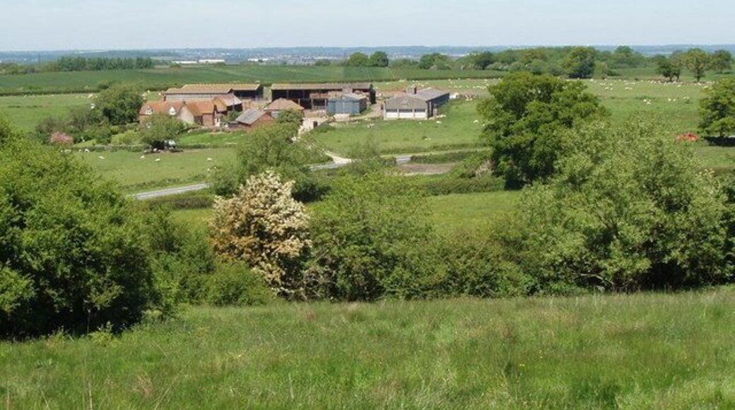 Oakcroft Farm, near Boarstall. View from the bridleway up Muswell Hill. The farm is just in Buckinghamshire.