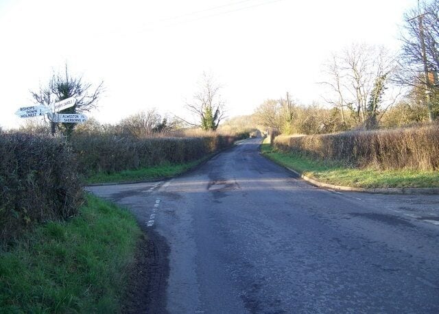 Road junction near Bishop's Caundle A junction of minor roads.