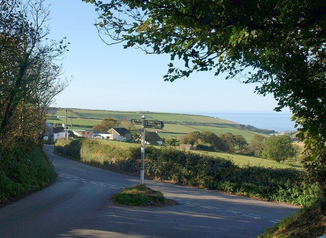 Pond Green Cross The lane from Bowls Cross joins the B3392 just north of the main part of the village of Bigbury (signed to the left). Down the valley to the right is the coast at Challaborough.
