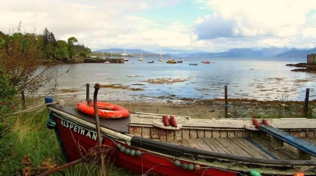 The Isle of Skye has many scenic places, not to exclude the simple yet busy little Caledonian ferry port in Armadale.
#Beach
#outdoors