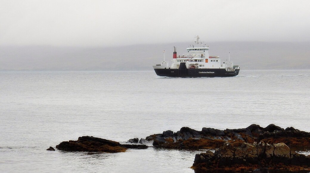 Warten auf die Faehre in Armadale / Insel Skye