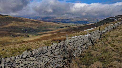 View down into Wensleydale above the towns of Gayle & Hawes with storm clouds lifting #GreatOutdoors