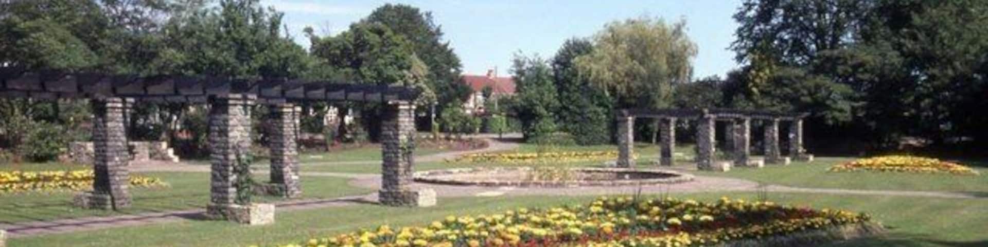 Foster Gardens(3)