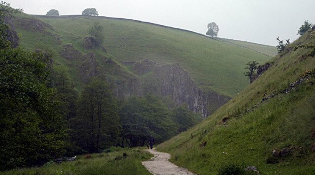 Raining heavily in Wolfscote Dale