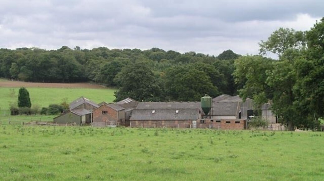 Farm buildings at the end of Pigbush Lane I think it might be Songhurst Farm as it backs onto Songhurstkiln Copse. Seen from Footpath 796 100m north of 250140