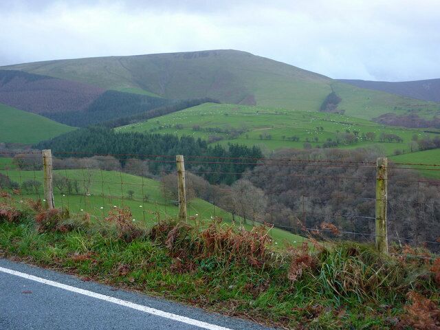 Nant Cymdu and Foel Fadian The views open out as the mountain road steadily climbs ESE.