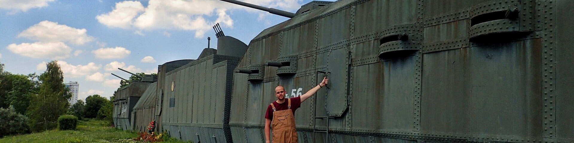 Outdoor free museum with many weapons of war. From armored train cars to tanks to planes. Interesting to see if your in the area