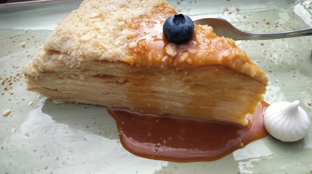 If you happen to be in Izmail (even if you are not that hungry), do stop here! :-)
Drinks, main courses, service - lovely!
This particular dessert - 'classic' Napoleon - was one of the best cakes of my life. Hats off!
#haveago #GoodEats #delicious