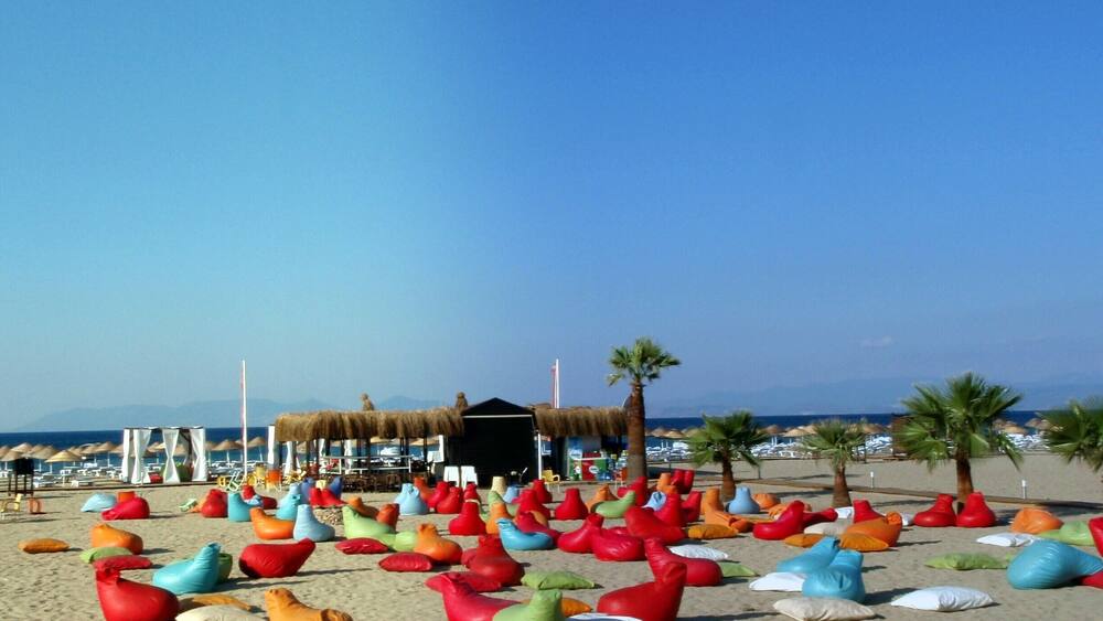 Sarımsaklı is a town in the Ayvalık District of Balıkesir Province in the Marmara Region of Turkey. The town's name means "land of garlic" in reference to the region's considerable production of the Alliaceae plant.
#blue