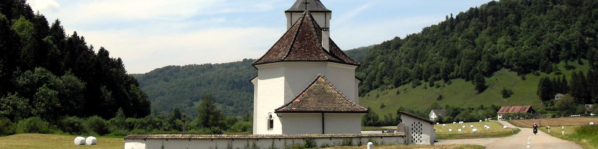 L'église Saint-Valbert d'Ocourt, commune de Clos du Doubs, Suisse