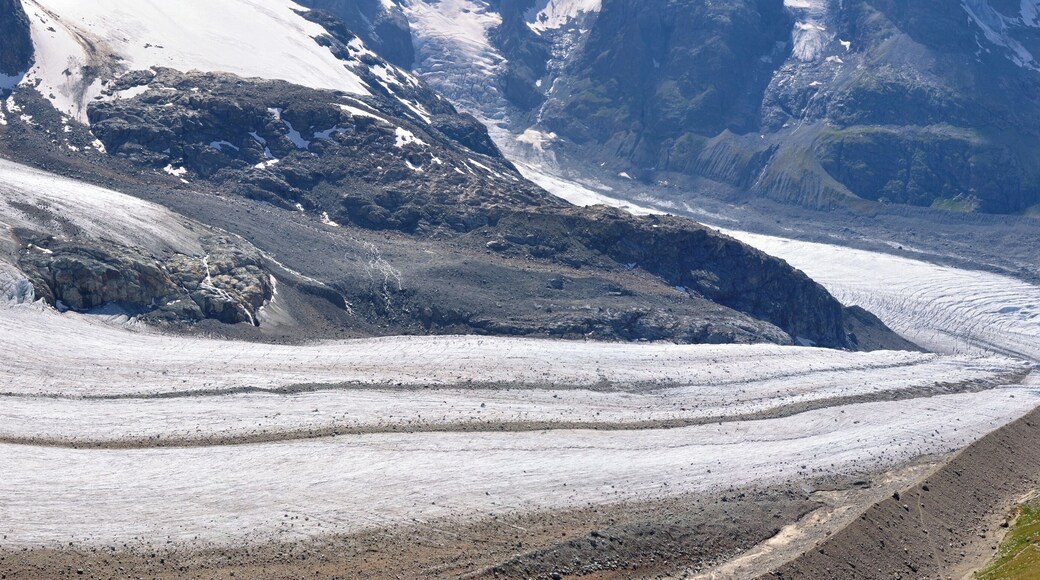 Switzerland, Graubünden, view from Diavolezza down to Pers and Morteratsch glaciers
