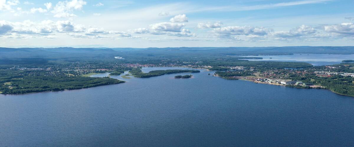 A large body of water with several islands and a town on the right.