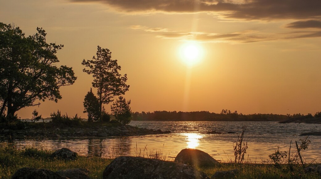 Only the birds can be heard. Total peace.