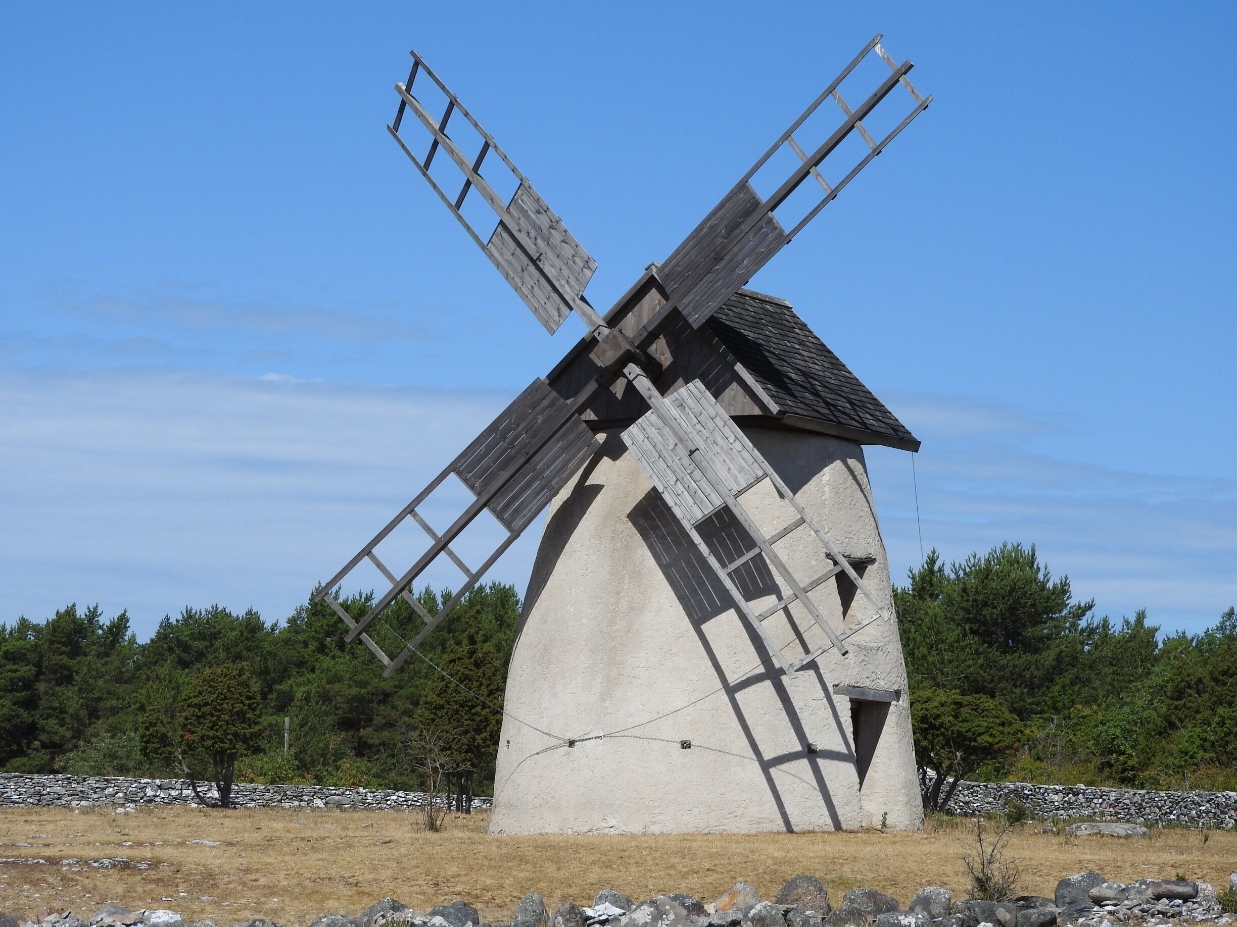 The windmills of Fårö are grey, just as the ground