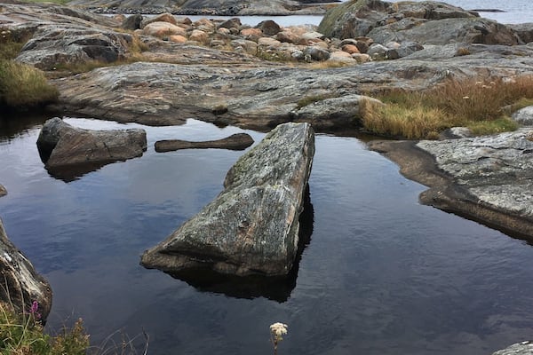 Cross over into Hono by ferry and head west to Ersdalsvagen and the nature preserve. Rock, sea, water and sky.