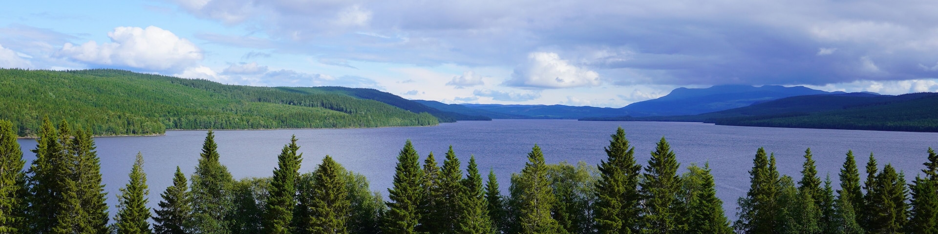 Blick auf den See bei Gäddede in Schweden