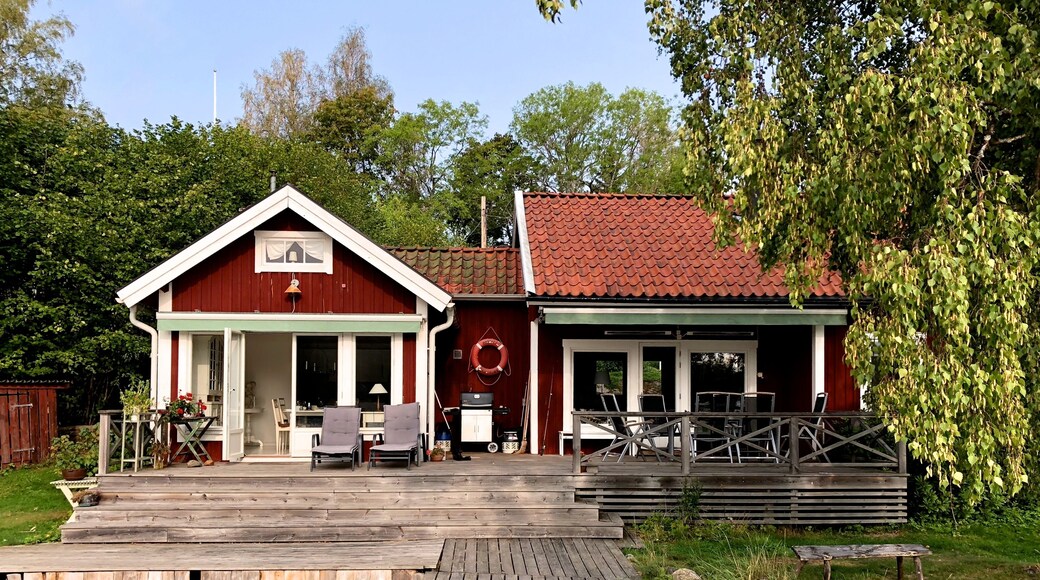 Löparö in Norrtälje Kommun is located in Sweden about 47 km north-east of Stockholm.
This cottage was a great place to spend time with friends boating, fishing, and just relaxing.