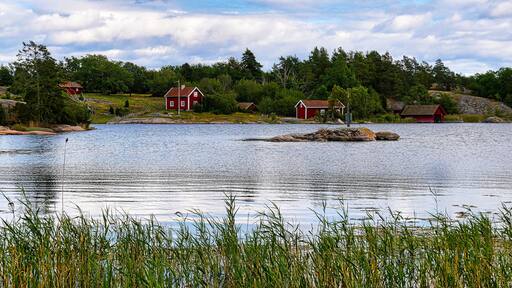 Blick zu einer nächsten Schäreninsel im Naturreservat Stendörren in Schweden