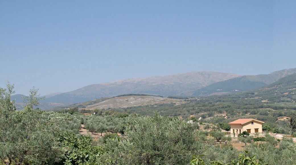 'Losar de la Vera (Cáceres, España) desde Robledillo de la Vera. 29-agosto-2008.