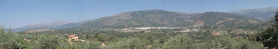 'Losar de la Vera (Cáceres, España) desde Robledillo de la Vera. 29-agosto-2008.